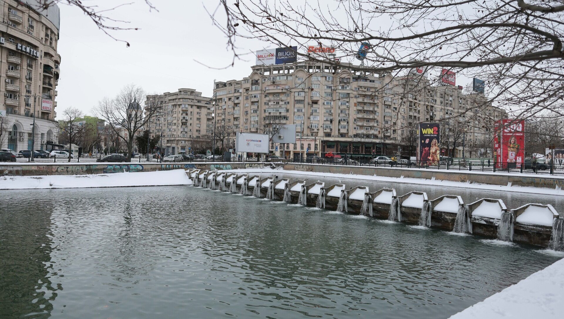 Vremea renunță temporar la frigul extrem pentru a aduce o scurtă perioadă de încălzire în București, însă pentru începutul săptămânii viitoare, anticipatează o răcire bruscă, urmată de o ușoară creștere a temperaturii