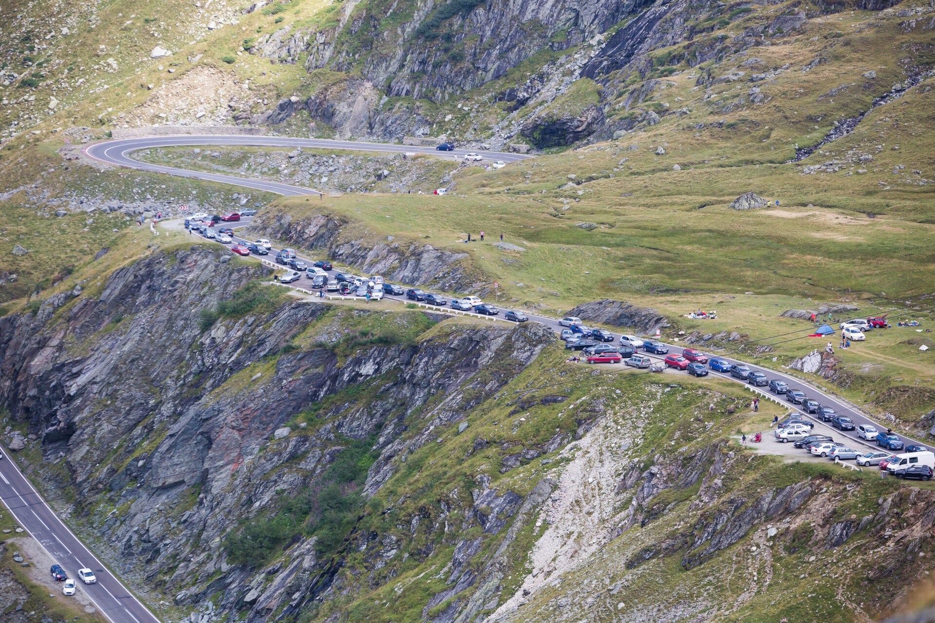 CNAIR a decis astăzi să impună restricții temporare de circulație pe Transfăgărășan, unul dintre cele mai spectaculoase și populare șosele din țară, în contextul în care vacanța de iarnă în Capitală a fost extinsă pentru elevi până în 22 februarie