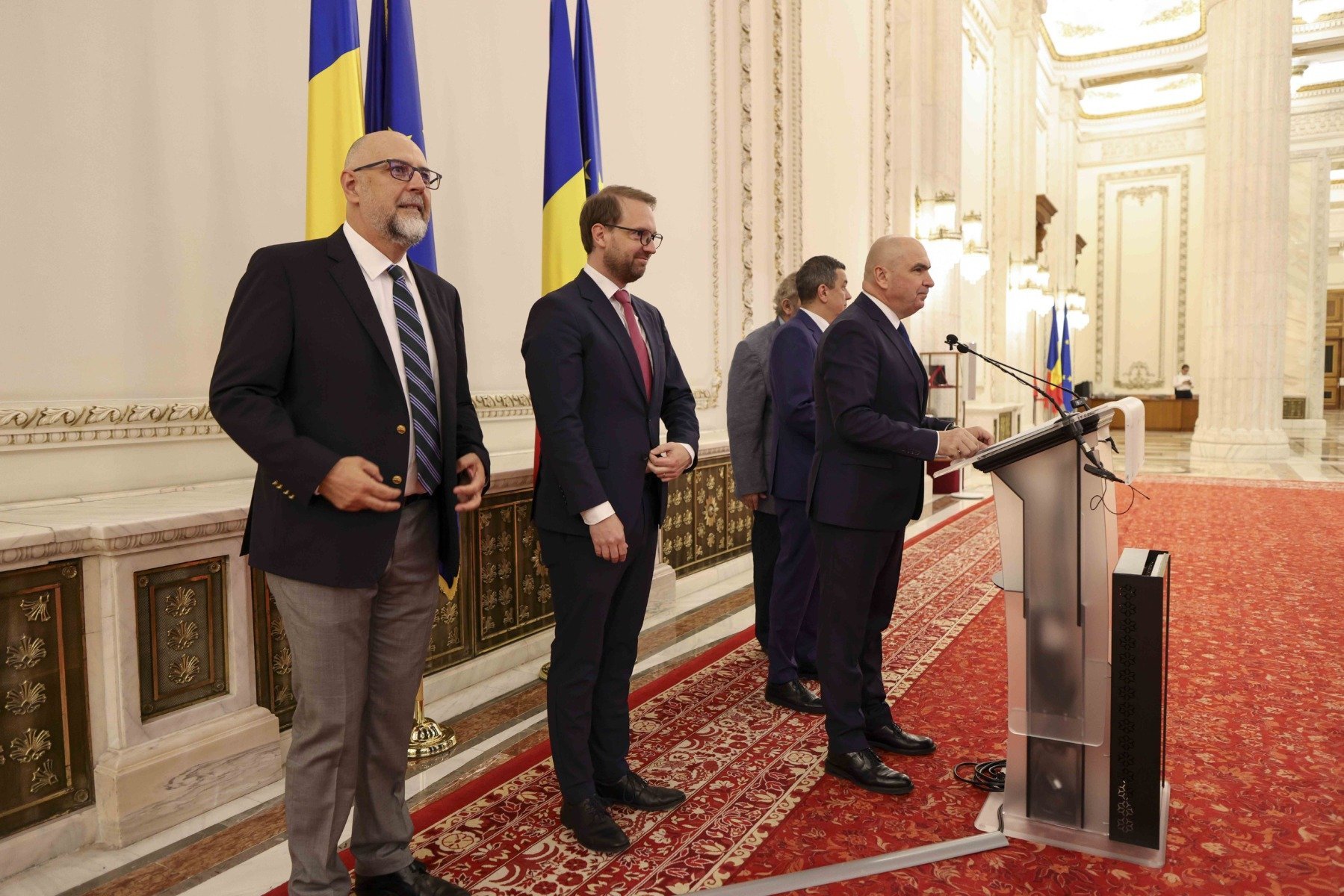 Kelemen Hunor avertizează despre riscul unui blocaj politic dacă măsurile de austeritate ale Guvernului Bolojan continuă neabătut Liderul UDMR, Kelemen Hunor, a lansat un avertisment clar marți seară, într-un interviu acordat Digi24, referitor la direcția în care se duce guvernarea condusă de Florin Bolojan