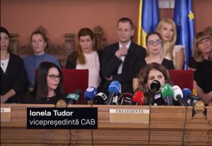 Judecătoarea Ionela Tudor, cunoscută pentru „m-a sunat Lia”, se pensionează