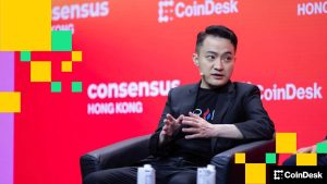 Justin Sun achiziționează 100 milioane de dolari în bitcoin, în ciuda crizei de pe piață