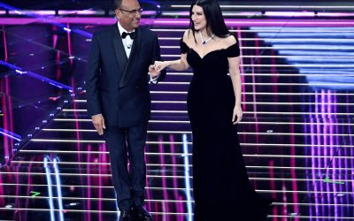 Laura Pausini e la 'Z' moscia a Sanremo, lo sfottò di Can Yaman