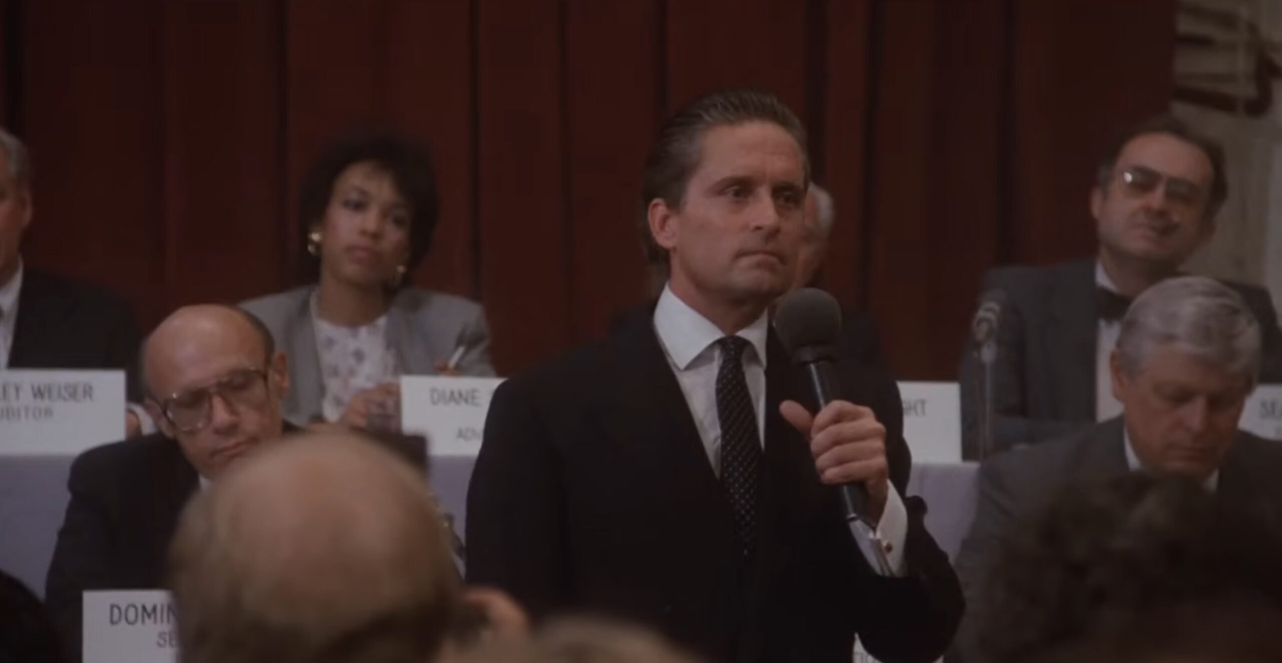 Michael Douglas dezvăluie durerea nespusă a unui actor de legendă în spatele „Wall Street” La un festival de film din New York, una dintre cele mai stânjenitoare povești din cariera lui Michael Douglas a ieșit la iveală, aducând în prim-plan tensiuni și critici dure din partea unuia dintre cei mai respectați regizori ai hollywood-ului