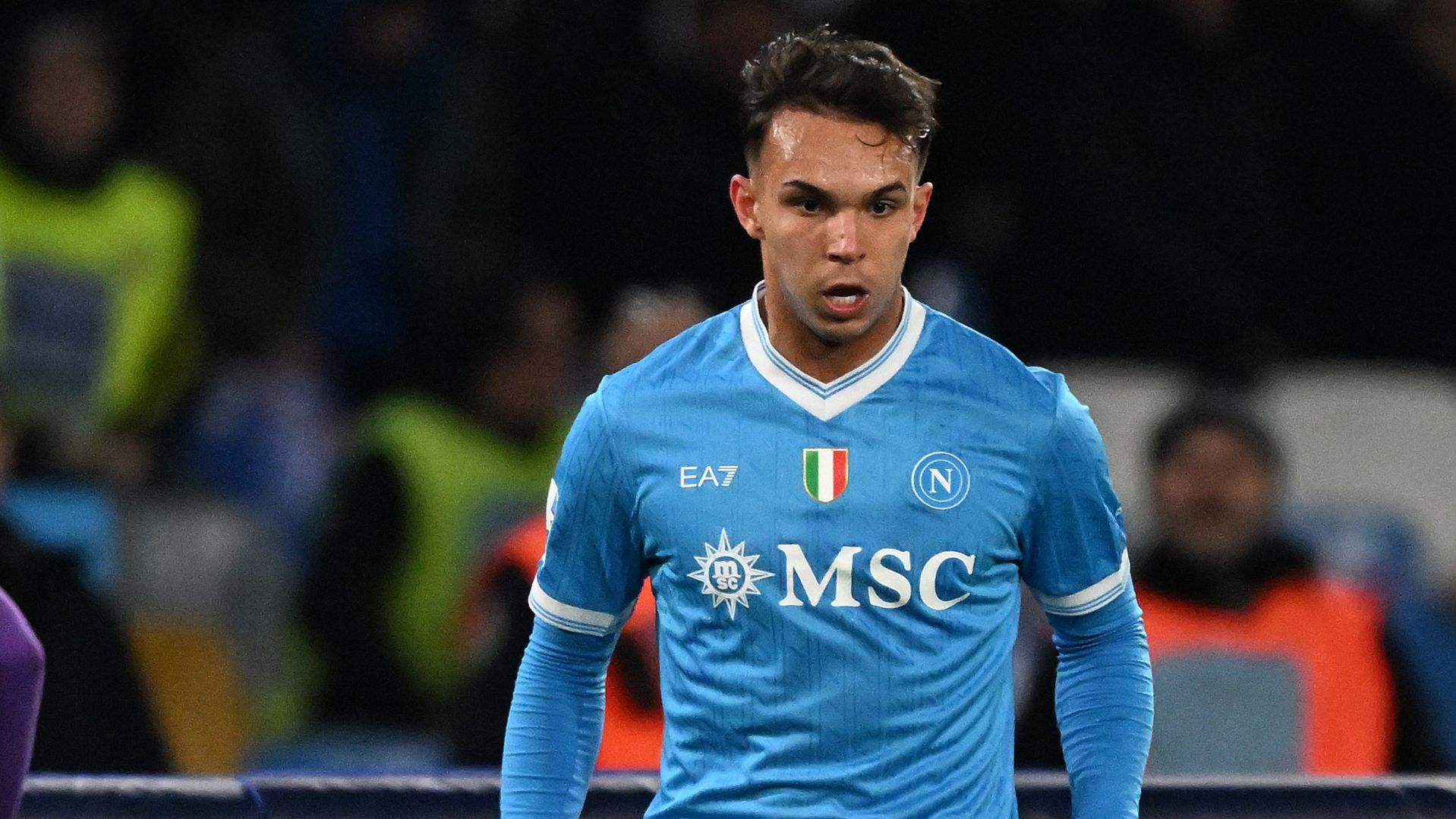 Problemele de lot ale Napoli înaintea duelului cu Roma Napoli se pregătește să înfrunte Roma pe teren propriu, pe stadionul Diego Armando Maradona, dar antrenorul Antonio Conte se confruntă cu o situație alarmantă în ceea ce privește lotul său