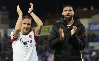 PISA, ITALY - FEBRUARY 13: Luka Modric and Ruben Loftus Cheek of AC Milan greets the fans after during the Serie A match between Pisa SC and AC Milan at Arena Garibaldi on February 13, 2026 in Pisa, Italy. (Photo by Gabriele Maltinti/Getty Images)