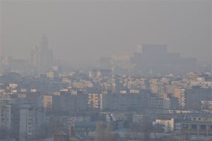 Aerul Bucureștiului, afectat de sancțiuni mici și de deversări ilegale ignorate