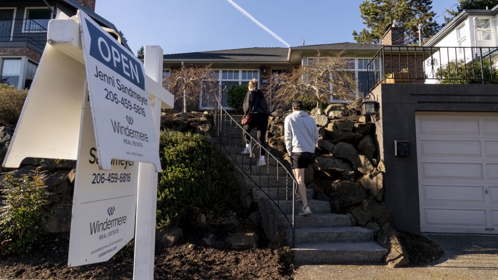 Mortgage rates hit lowest level in nearly 4 years
