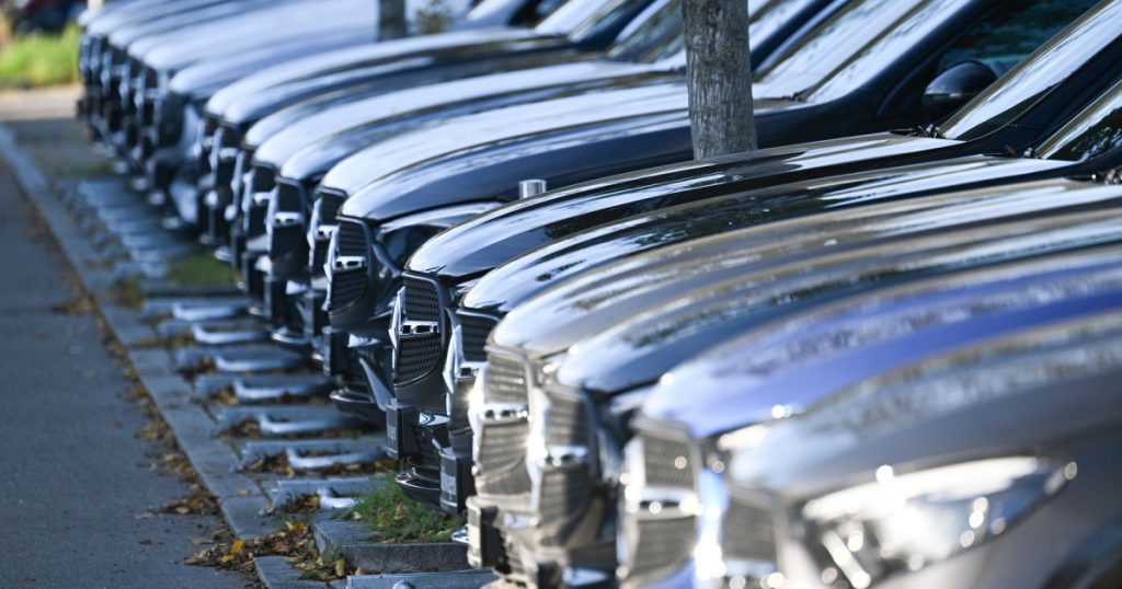 Rusia ocolește sancțiunile importând mașini din China Zeci de mii de mașini sunt exportate din China către Rusia prin intermediul unor scheme care eludează sancțiunile impuse de Occident