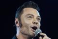 Sanremo 2026, Tiziano Ferro da standing ovation all'Ariston. Ma è il web è spiatato: "Ingrassato"