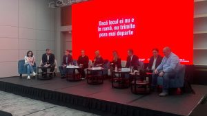 Sondaj 2026: 73% dintre adolescenți petrec peste 3 ore online zilnic, 66% fără restricții parentale