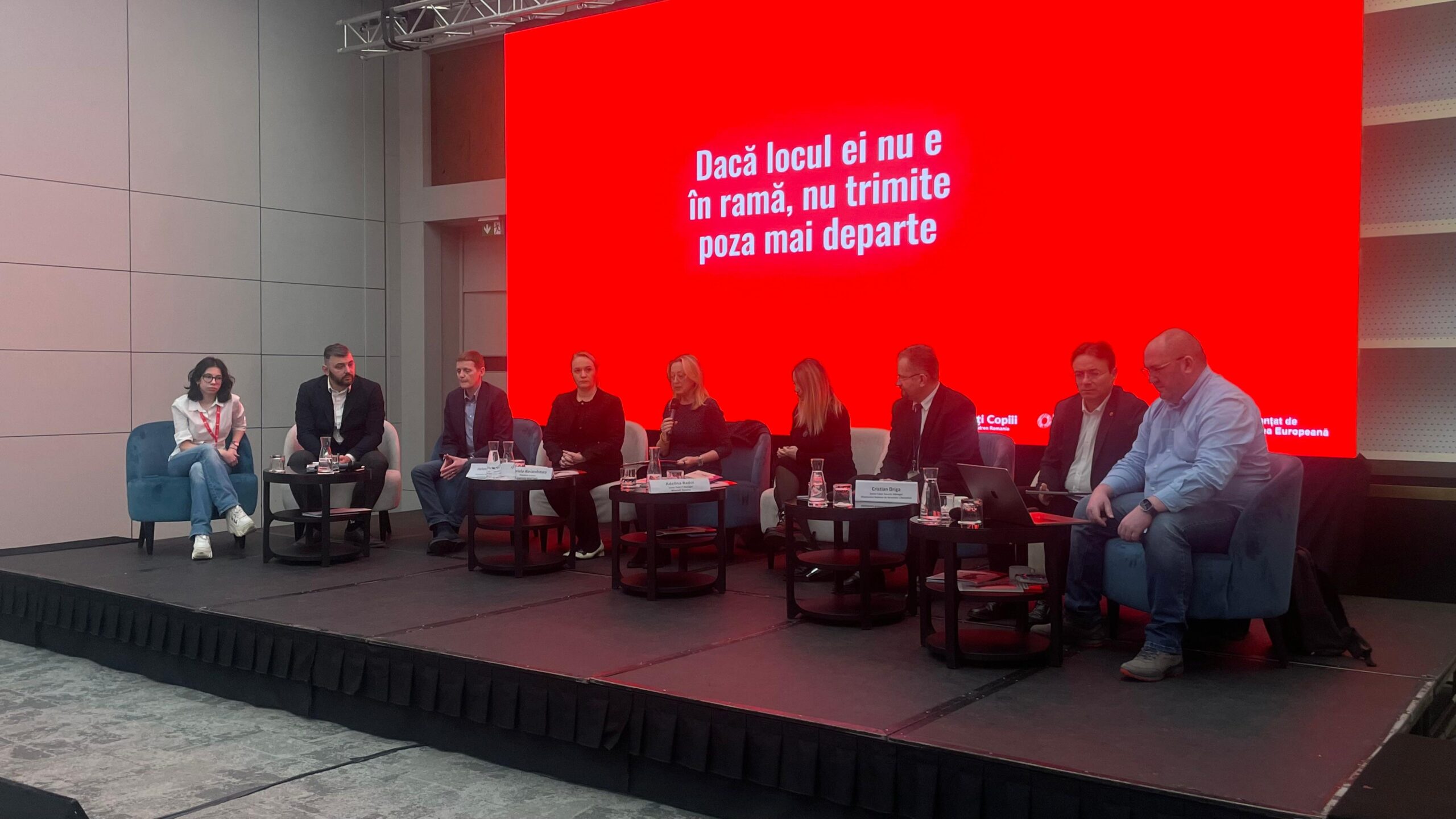 Majoritatea elevilor români petrec ore întregi în mediul digital, adesea fără o monitorizare adecvată din partea părinților Trei din patru elevi români, cu vârste între 12 și 17 ani, își petrec cel puțin o parte semnificativă din zi în fața computerului, a smartphone-ului sau a tabletei