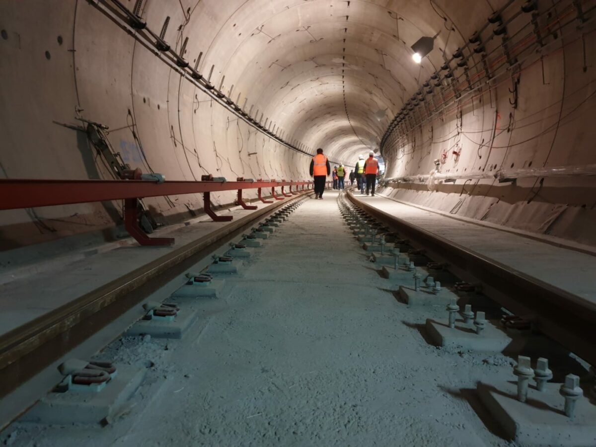 Primarul Sectorului 4 anunță finalizarea rapidă a Magistralei 4 de metrou: proiectul va fi realizat în doar cinci ani Una dintre cele mai ambițioase investiții în infrastructura de transport din România, Magistrala 4 de metrou (M4), a primit o veste optimistă din partea autorităților locale