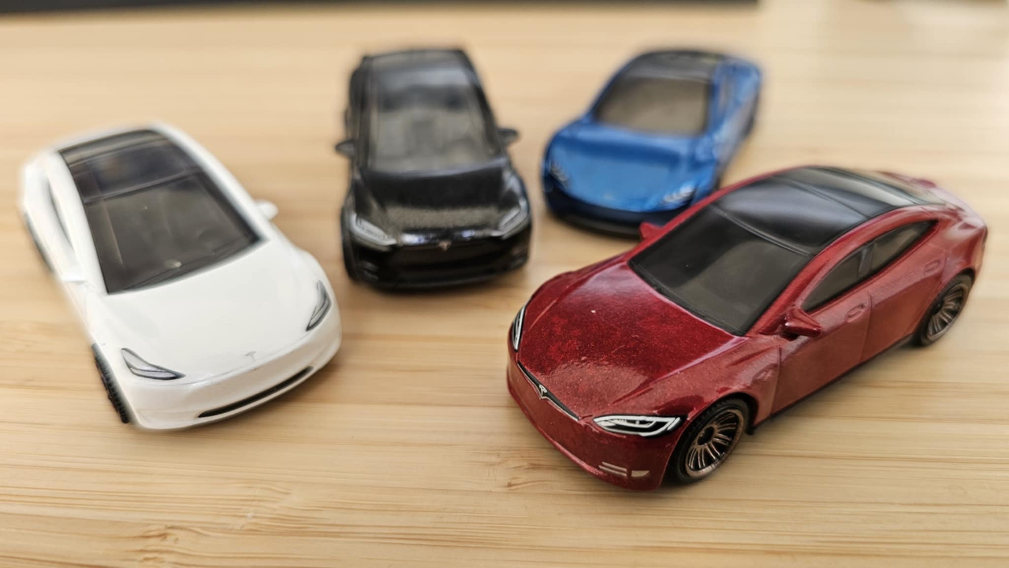 Tesla dezvăluie pentru prima dată câți clienți plătesc efectiv pentru sistemul său de conducere autonomă avansată, FSD, totodată evidențiind un procent relativ redus de utilizatori activi comparativ cu numărul total de vehicule vândute