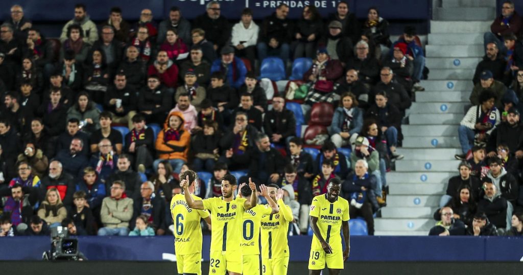 El Villarreal gana el derbi autonómico al Levante y refuerza su tercera posición liguera