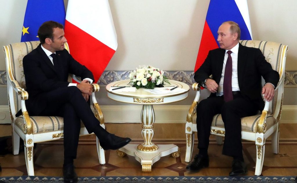 Vladimir_Putin_and_Emmanuel_Macron_2018-05-24_06-e1644251251539.jpg