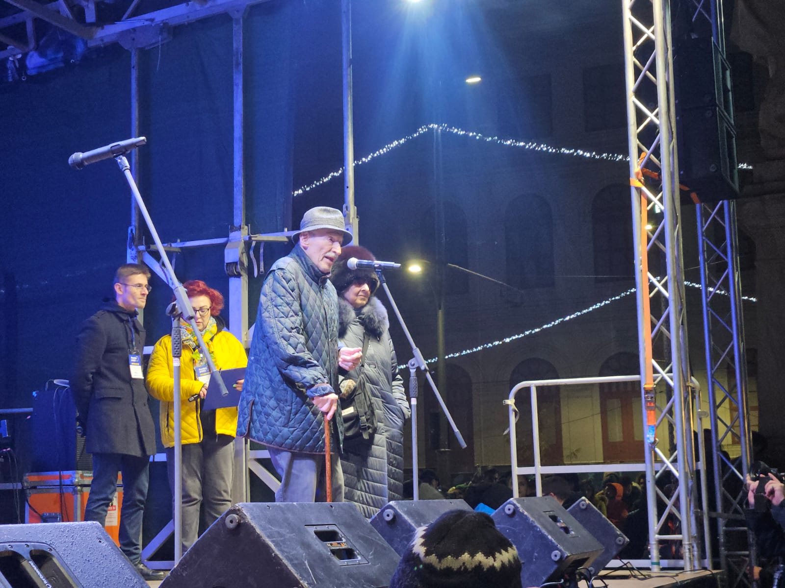 Percheziții în cazul amenințărilor cu moartea la adresa lui Victor Rebengiuc: autoritățile pun piciorul pe urmele agresorilor Poliția românească a intervenit joi, 12 februarie, în cadrul unei anchete care a șocat opinia publică și a evidențiat pericolul și instabilitatea în discursul public politic