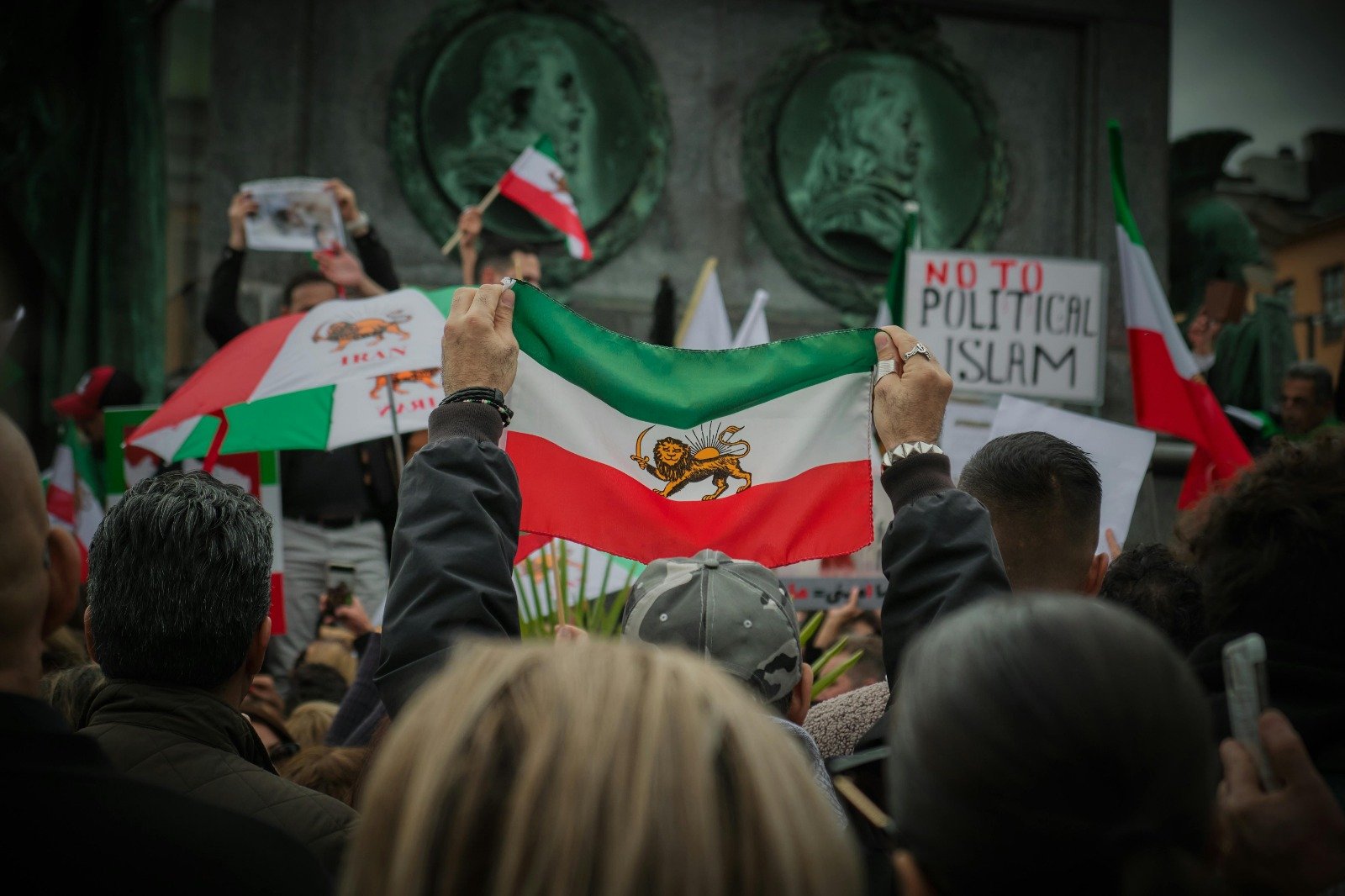 Iranul rezistă: Serviciile secrete americane anticipează stabilitate politică, în ciuda conflictului Washingtonul estimează că regimul de la Teheran consolidează pozițiile, în pofida bombardamentelor recente ale SUA și Israelului