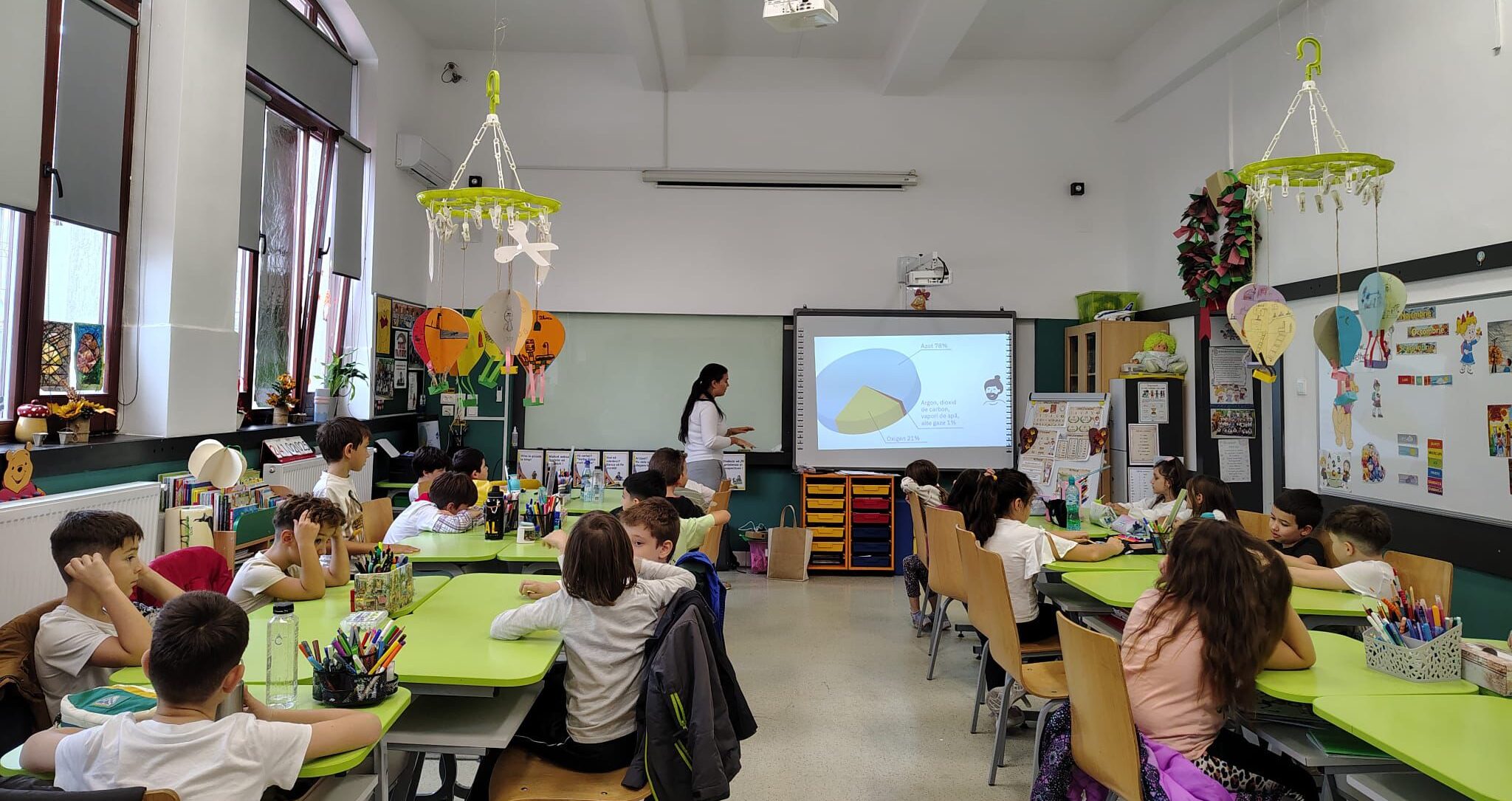 Eforturile comunității pentru un aer mai curat în București se intensifică odată cu lansarea unui nou program educațional menit să transforme școlile din Capitală în adevărate centre de conștientizare și acțiune civică