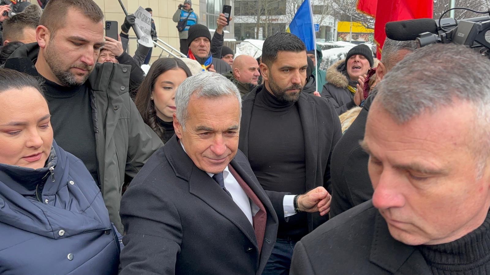 Călin Georgescu, fost candidat la președinție, se teme pentru viața sa Călin Georgescu, cunoscut pentru pozițiile sale pro-ruse și fost candidat la președinția României, a lansat recent acuzații grave, afirmând că este vizat de „forțe” care urmăresc să-l „elimine fizic”