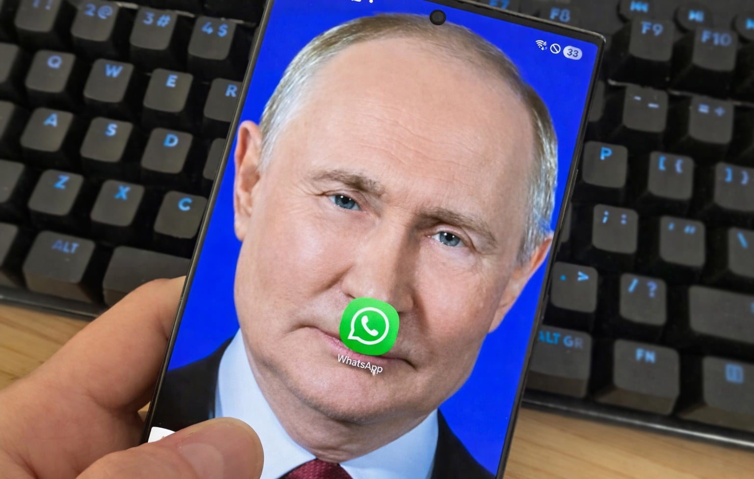 Rusia intensifică controalele asupra aplicațiilor de comunicare, încercând să blocheze complet WhatsApp pe teritoriul său