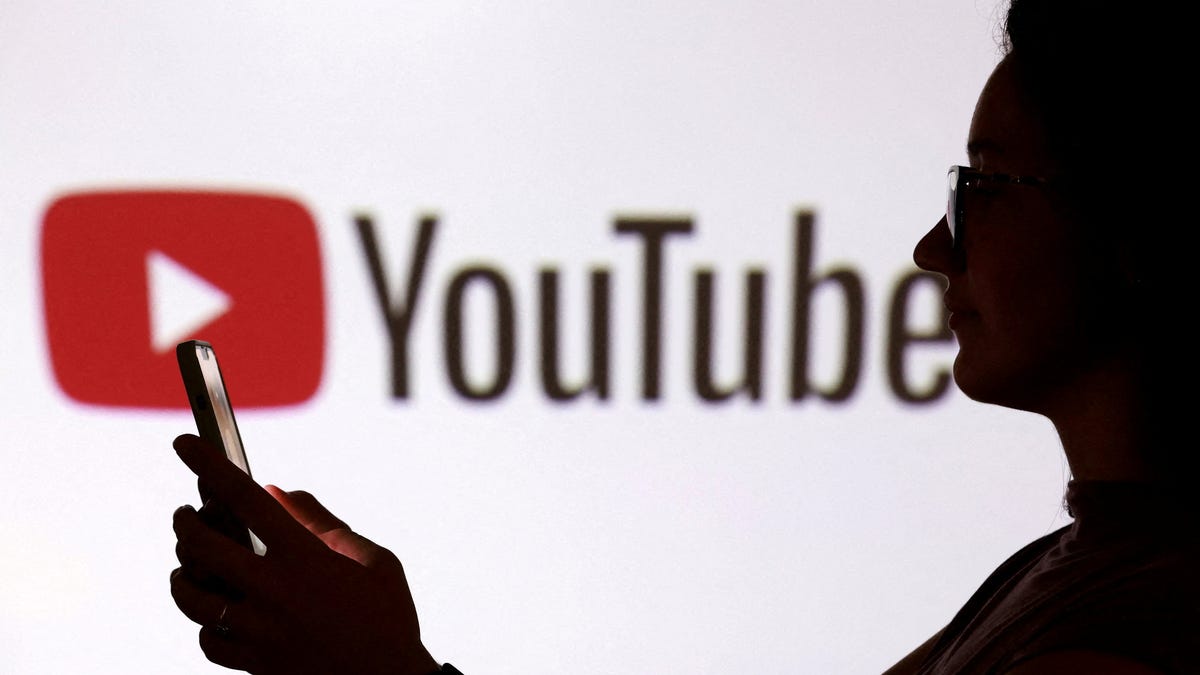 YouTube down for more than 320,000 users in U.S., Downdetector shows