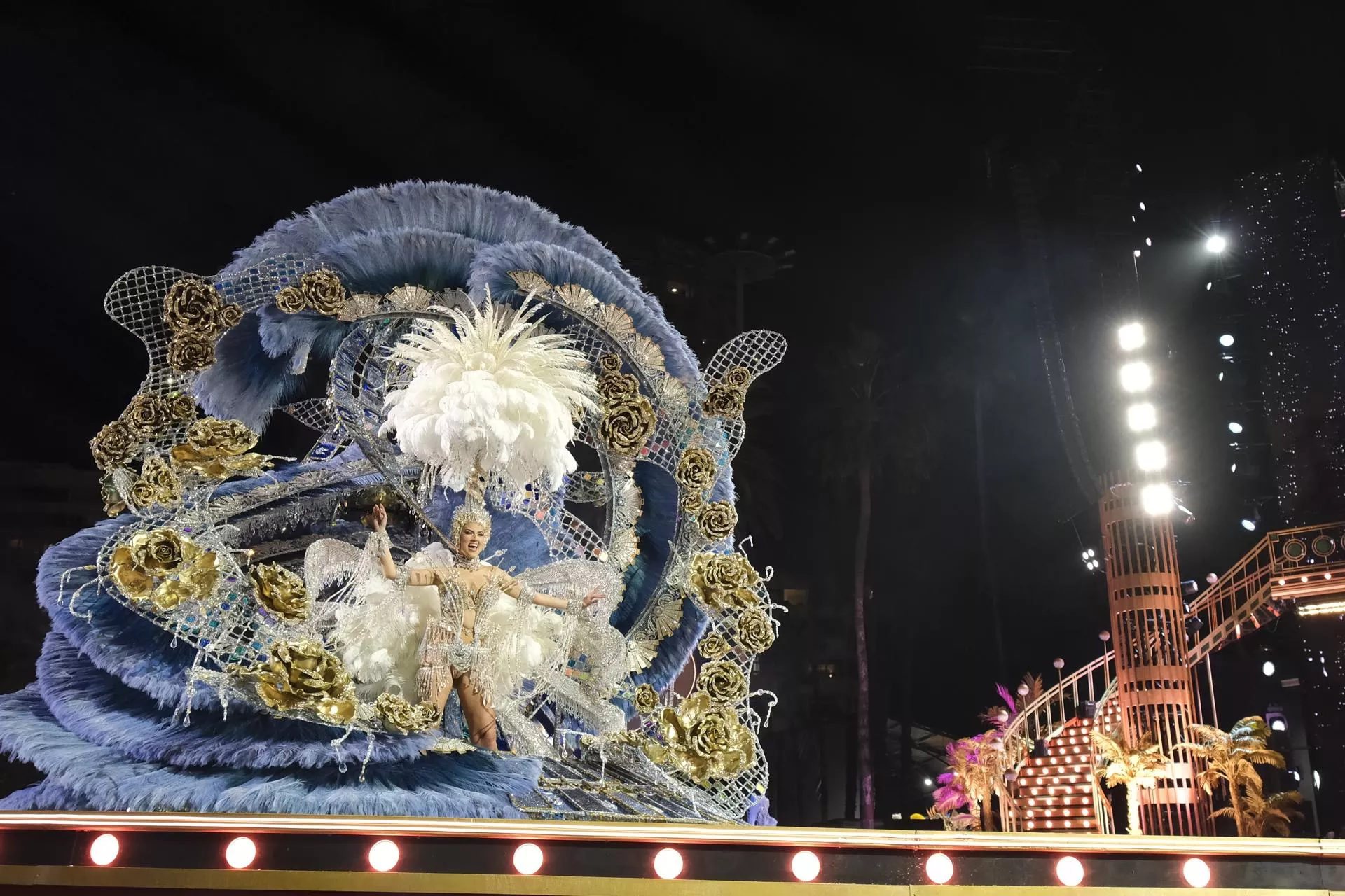 Gala de inaugurare a Carnavalului din Las Palmas: un spectacol lipsit de strălucire Carnavalul din Las Palmas de Gran Canaria a început cu o gală care, deși a marcat un moment festiv important, a dezamăgit printr-o abordare prea solemnă și lipsită de creativitate