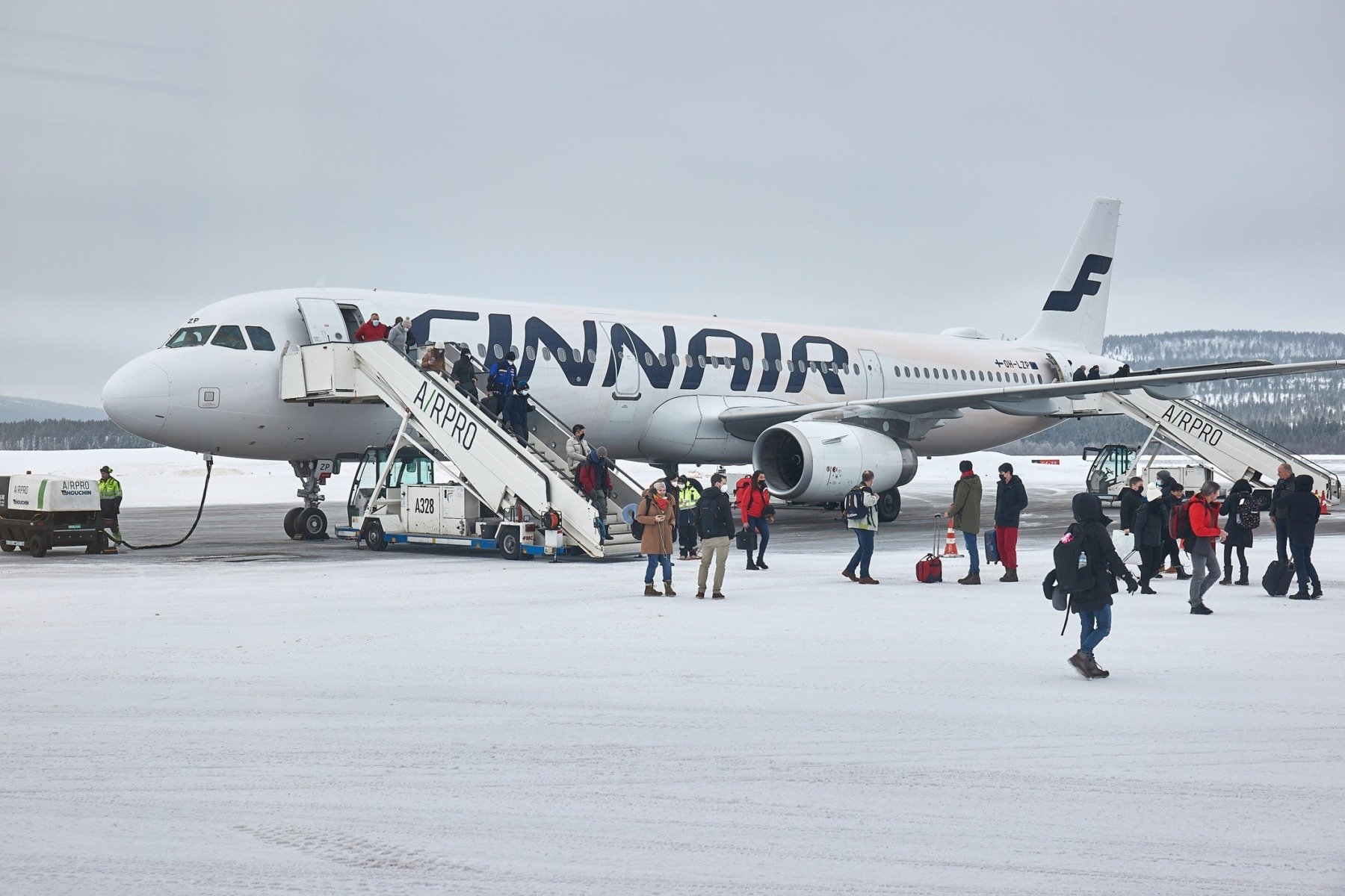 Zăpada abundentă a paralizat traficul aerian de pe Aeroportul Otopeni, afectând planurile zborurilor pe trasee interne și internaționale, într-o dimineață cu ninsori puternice ce au trecut peste București și județul Ilfov