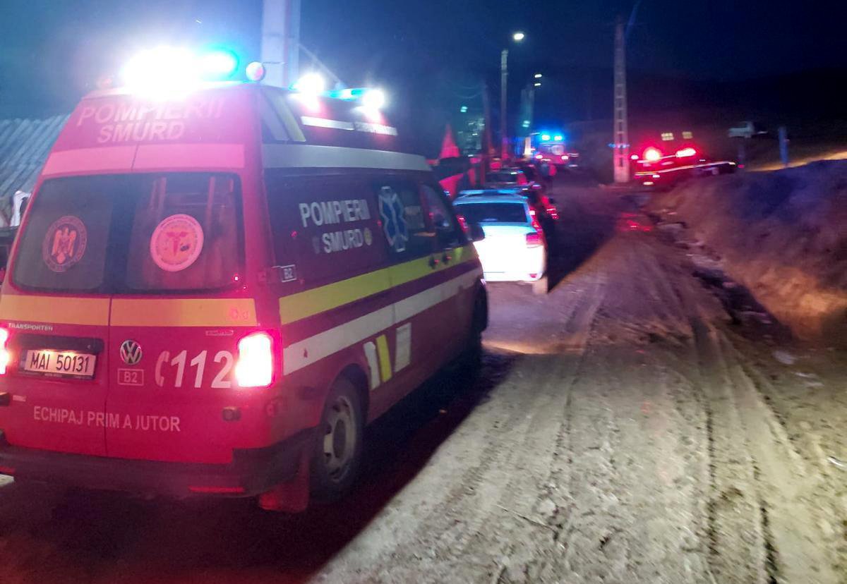 Tragedie în satul Chirpăr, județul Sibiu: doi copii de șase și nouă ani au pierit după ce au fost scoși în apele unui pârâu O tragedie sfâșietoră zguduie comunitatea din Chirpăr, județul Sibiu, unde doi frați, de doar șase și nouă ani, și-au pierdut viața după ce s-au răsturnat în apele unui pârâu