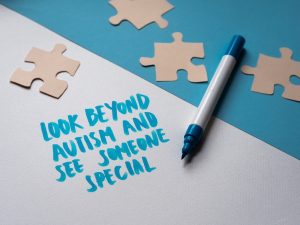 Ateliere de grădinărit și croitorie pentru tinerii cu autism sever din Iași
