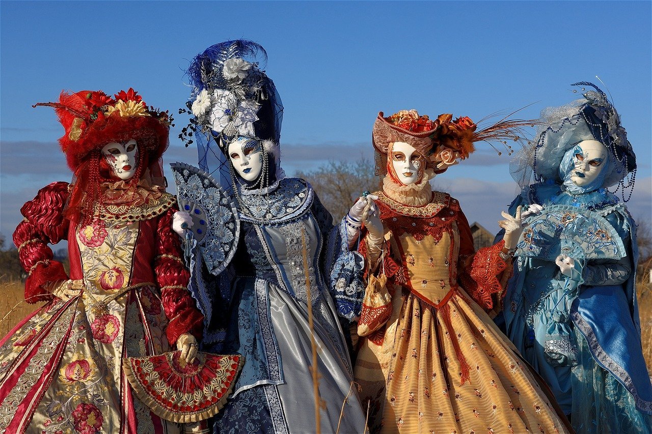 Veneția a fost din nou cuprinsă de magia Carnavalului, eveniment ce a încheiat ediția din 2026 cu o notă de succes și extindere a publicului internațional