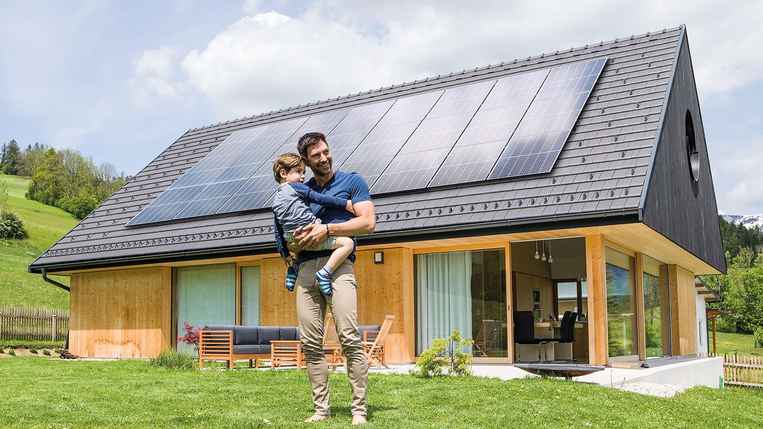 Panourile solare pot dura mult mai mult decât credem: studii recente contrazic mitul celor 25 de ani limitează durata de viață a sistemelor fotovoltaice Percepția larg răspândită privind durata de viață a panourilor solare este că acestea trebuie înlocuite după circa 25 de ani, odată cu expirarea garanției