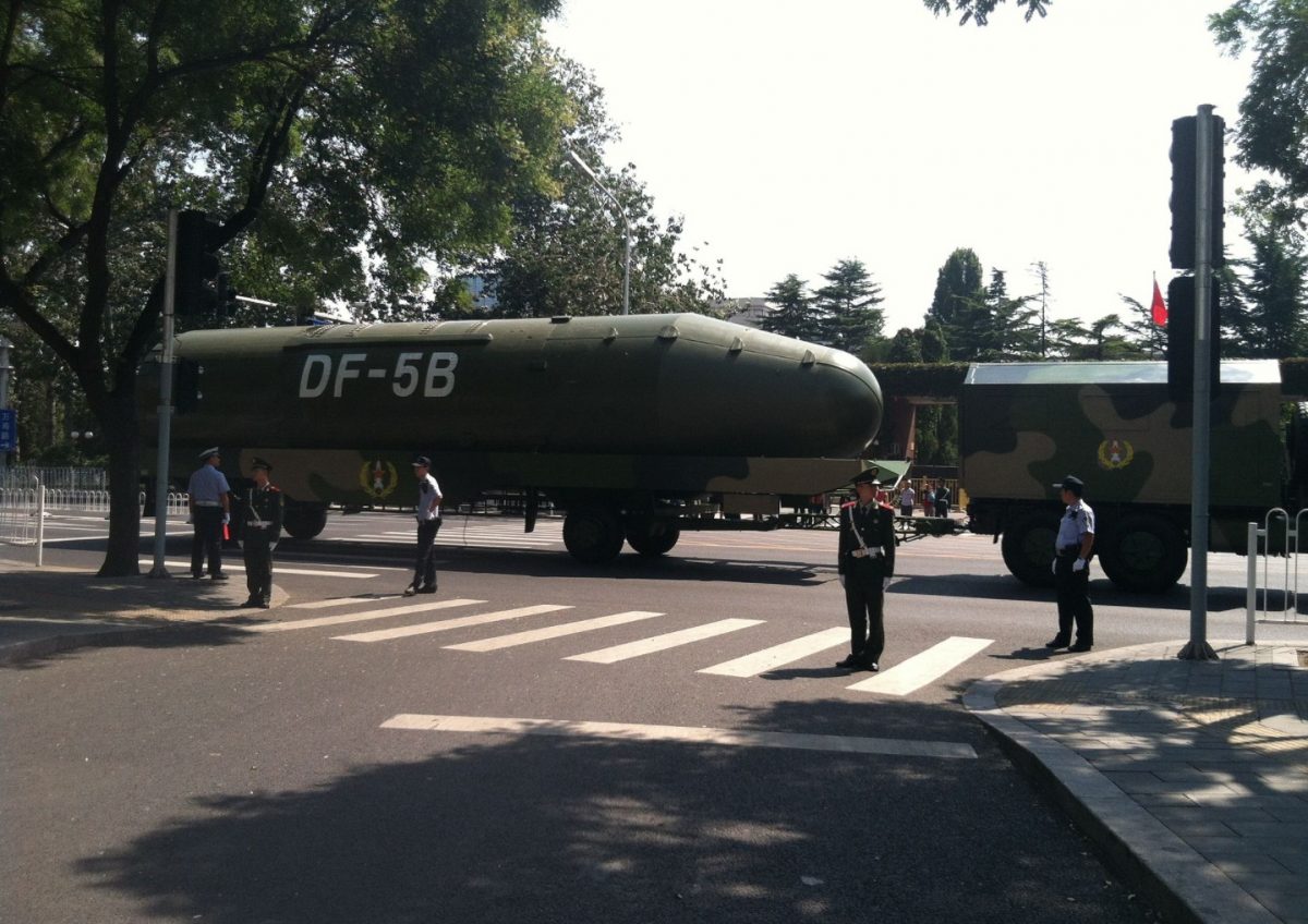 Statele Unite acuză oficial China de o desfășurare masivă și deliberată de arme nucleare, considerând această strategie drept o provocare la adresa stabilității regionale și mondiale