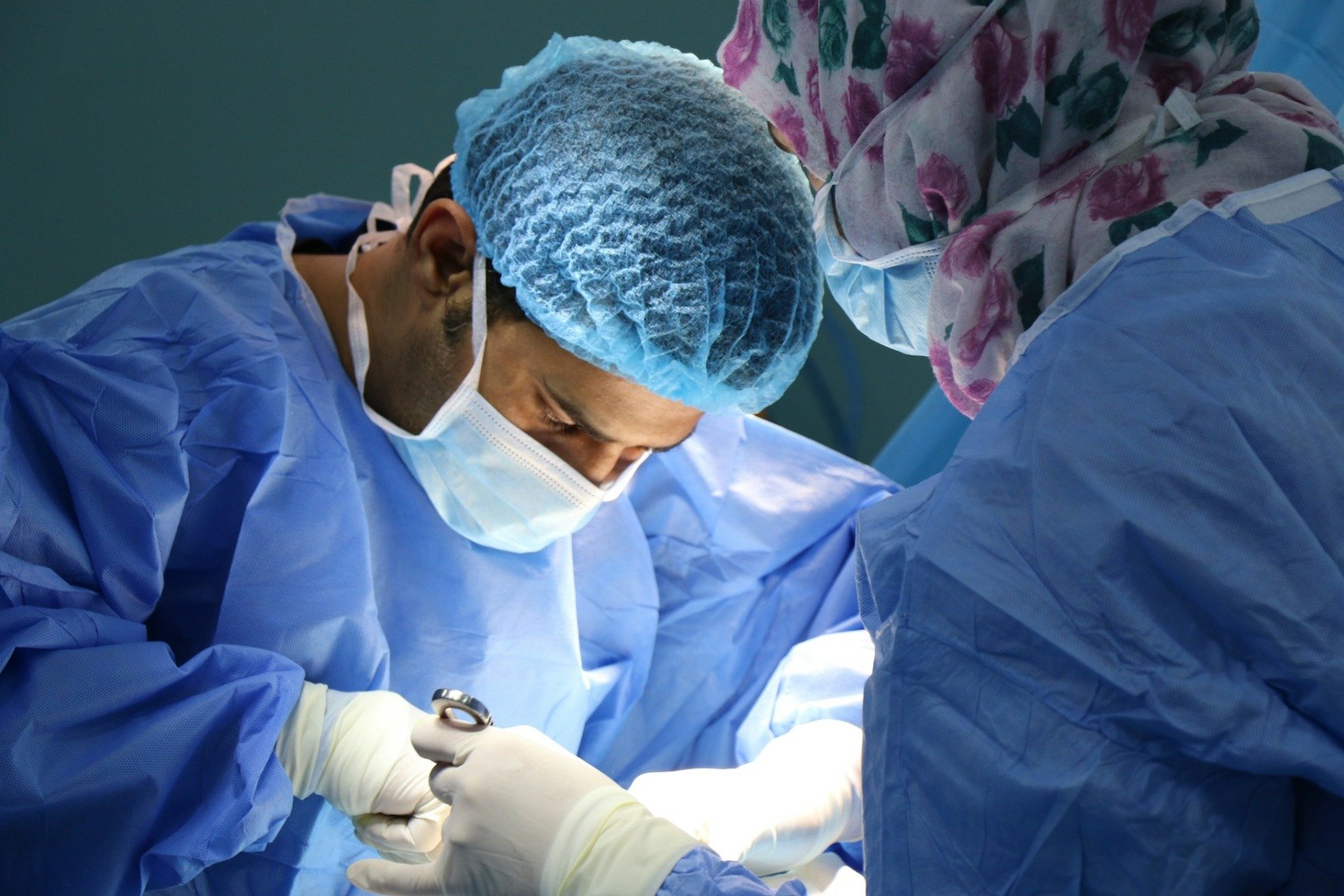 Guvernul belgian introduce obligatoriu în programul de studii medicale pregătirea în medicina militară, începând cu anul universitar 2026-2027