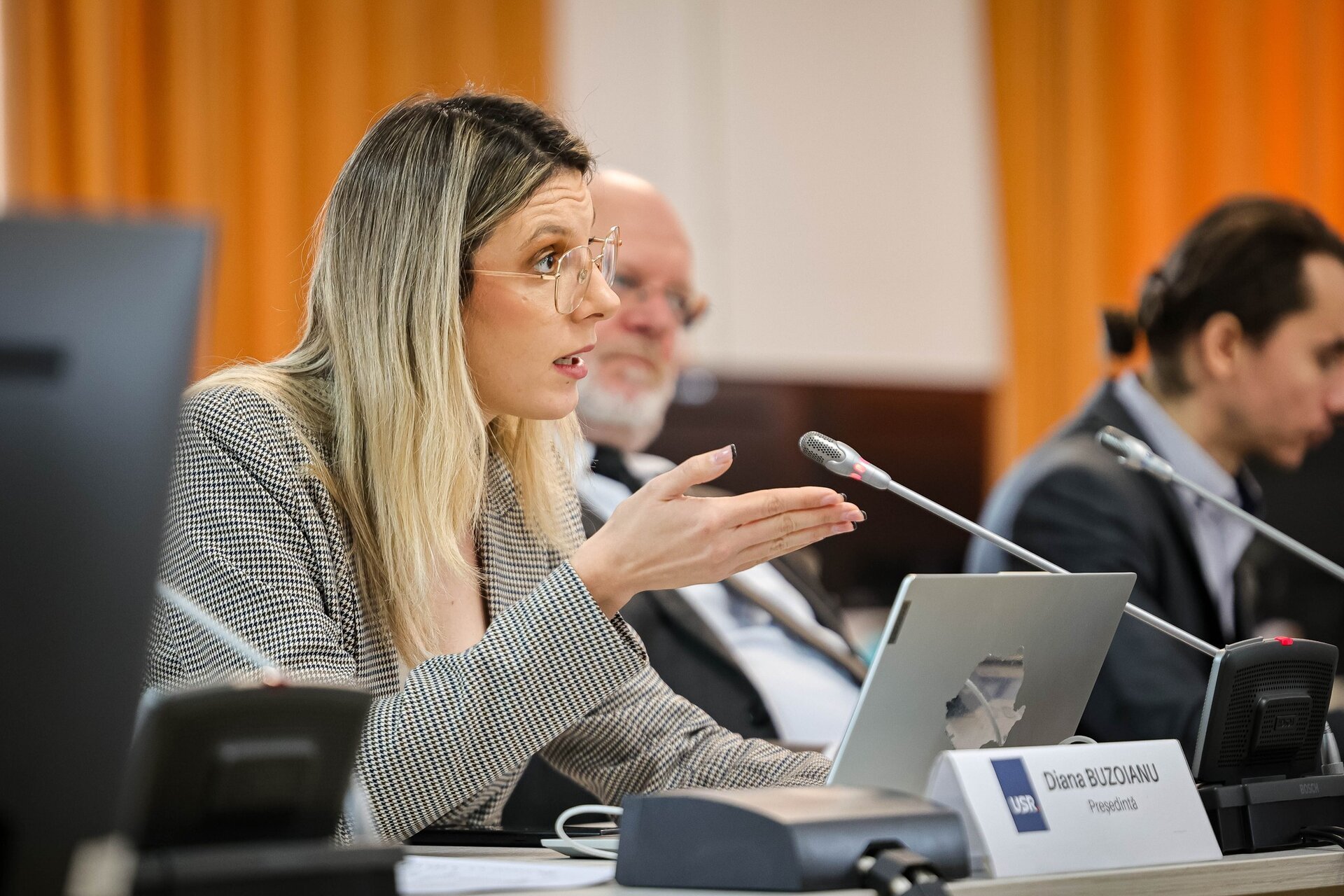 Bugetul Ministerului Mediului: Accent pe Investiții și Fonduri Europene Ministra Mediului, Apelor și Pădurilor, Diana Buzoianu, a anunțat că bugetul ministerului pentru anul în curs prioritizează investițiile și proiectele finanțate prin fonduri europene și Planul Național de Redresare și Reziliență (PNRR)