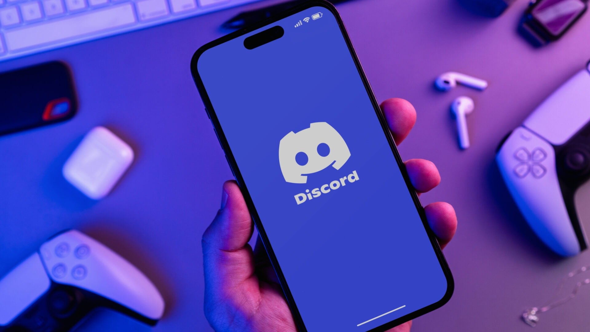 Discord, una dintre cele mai populare platforme de comunicare online, intenționează să implementeze începând cu martie 2026 un sistem global de verificare a vârstei