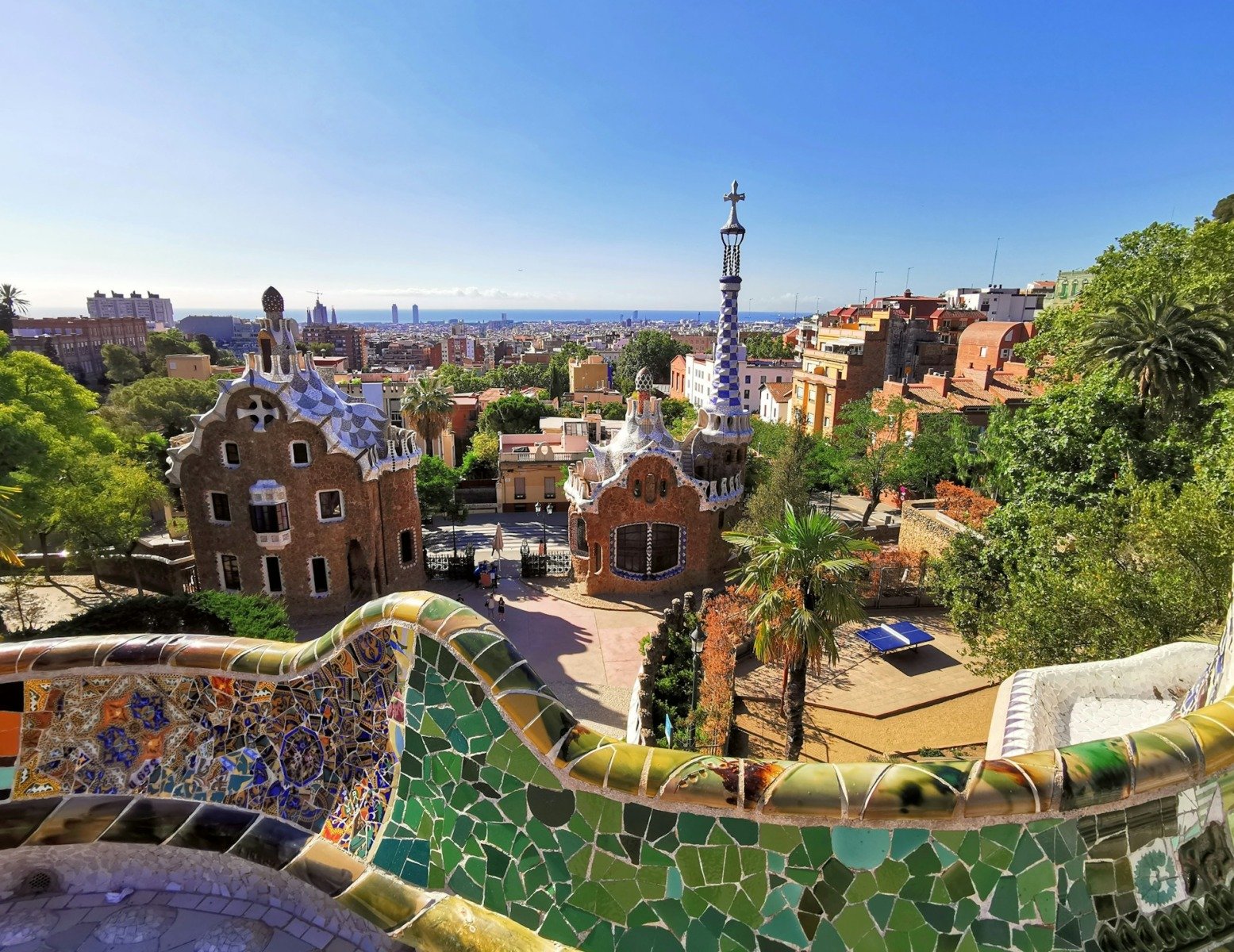 Barcelona introduce o taxă turistică record pentru a combate supraturismul și a finanța locuințe accesibile Orașul Barcelona face pași decisivi pentru a gestiona impactul turismului de masă, majorând taxa percepută asupra vizitatorilor care aleg să exploreze capitala Cataloniei