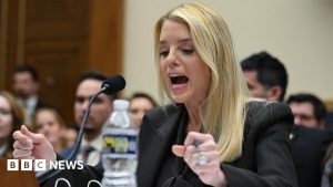 Democrat în conflict: Pam Bondi, luptă aprinsă în ședință tensionată