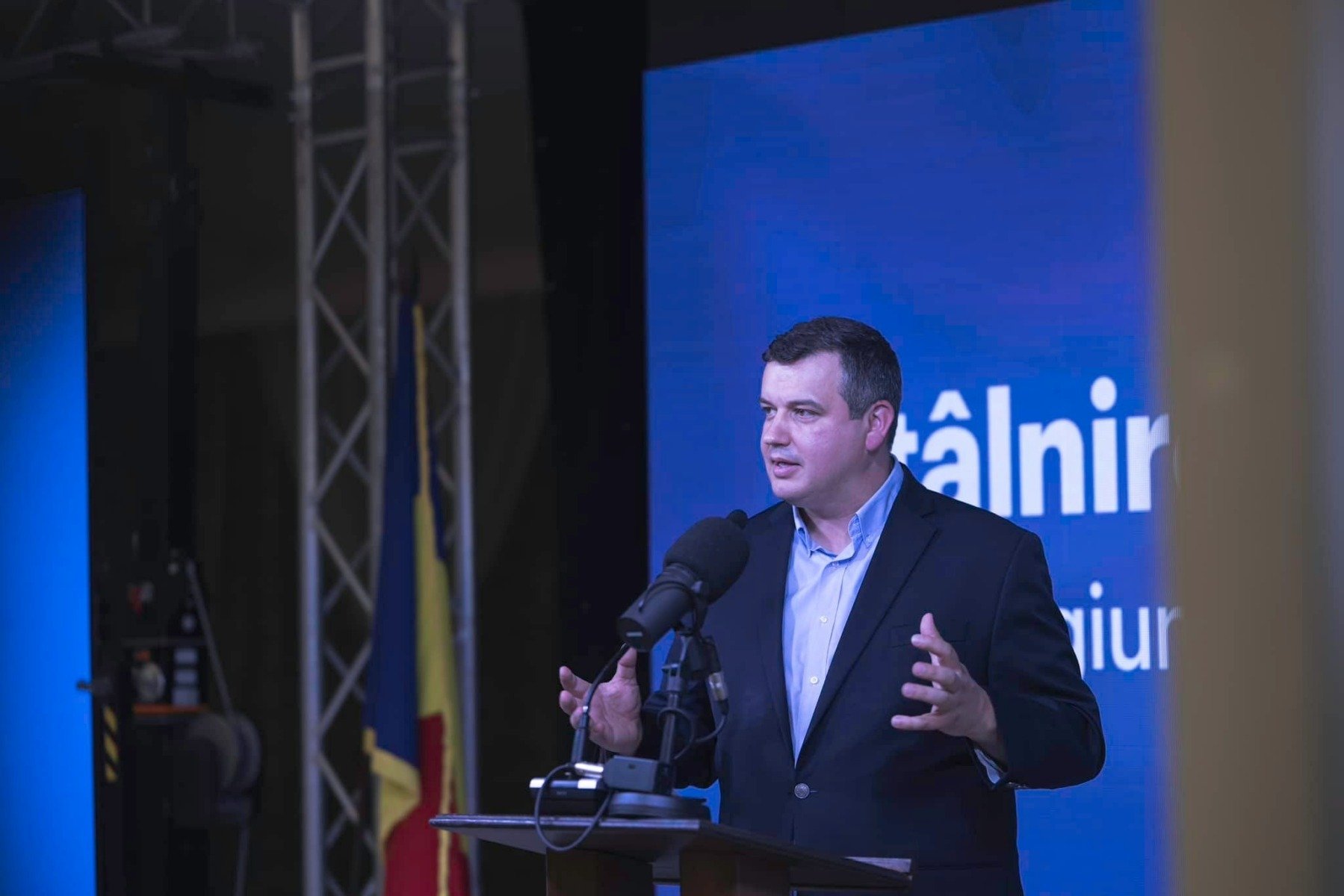 România dorește un proces de pace eficient în Fâșia Gaza, anunță oficialii români și experții europeni Criza din Fâșia Gaza continuă să fie o prioritate pentru comunitatea internațională, iar România, prin pozițiile exprimare ale oficialilor săi, dorește ca eforturile de pace să dea rezultate concrete și să contribuie la stabilizarea situației din regiune
