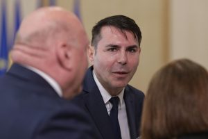 Judecătorul CCR Gheorghe Stan s-a întors din concediu paternal pentru a sesiza CJUE privind legea pensiilor magistraților