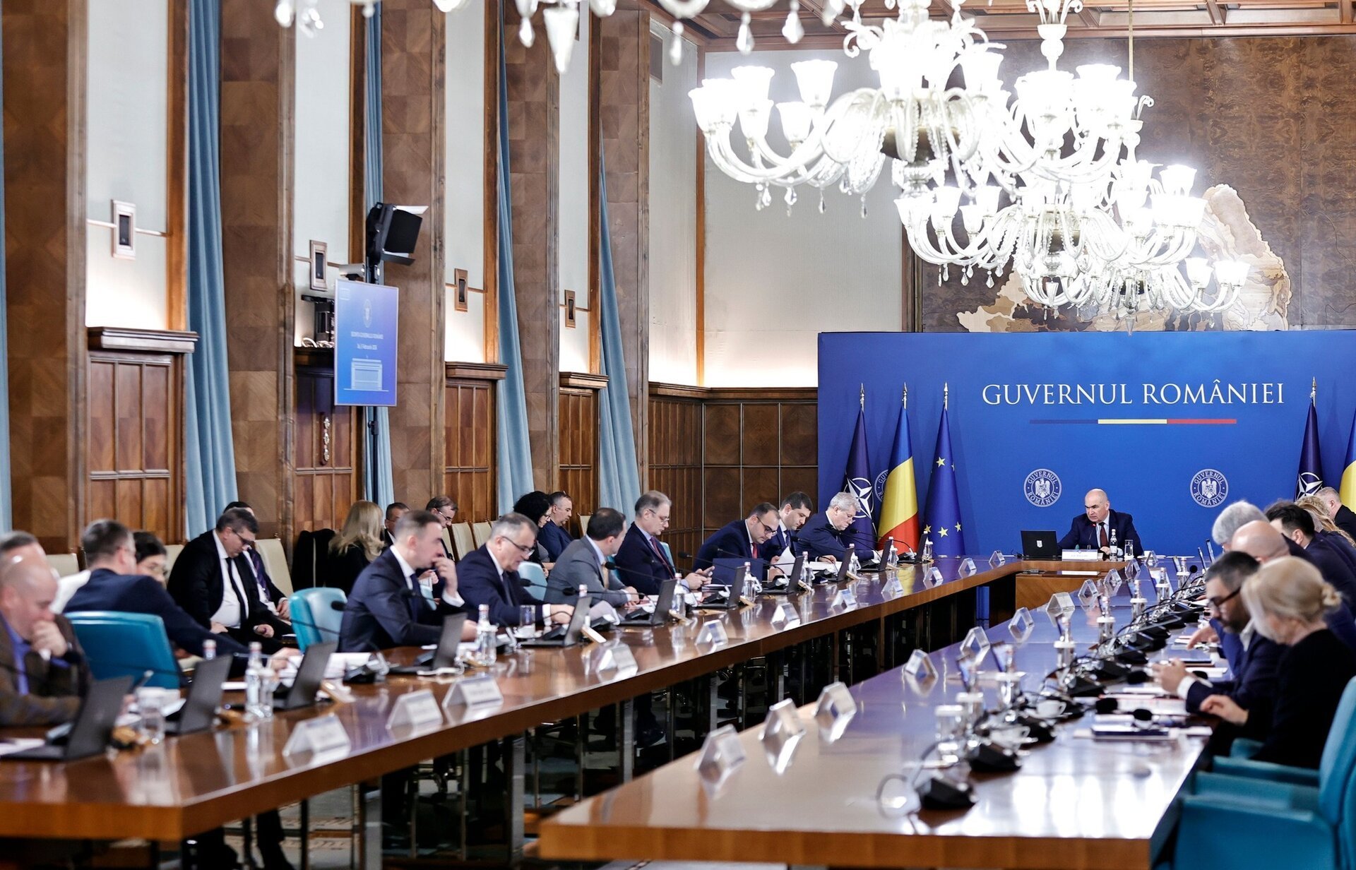 Guvernul activează mecanismul european pentru repatrierea cetățenilor români blocați în conflictul din orientul mijlociu Guvernul României a anunțat luni activarea mecanismului european pentru repatrierea cetățenilor români aflați în dificultate în Orientul Mijlociu