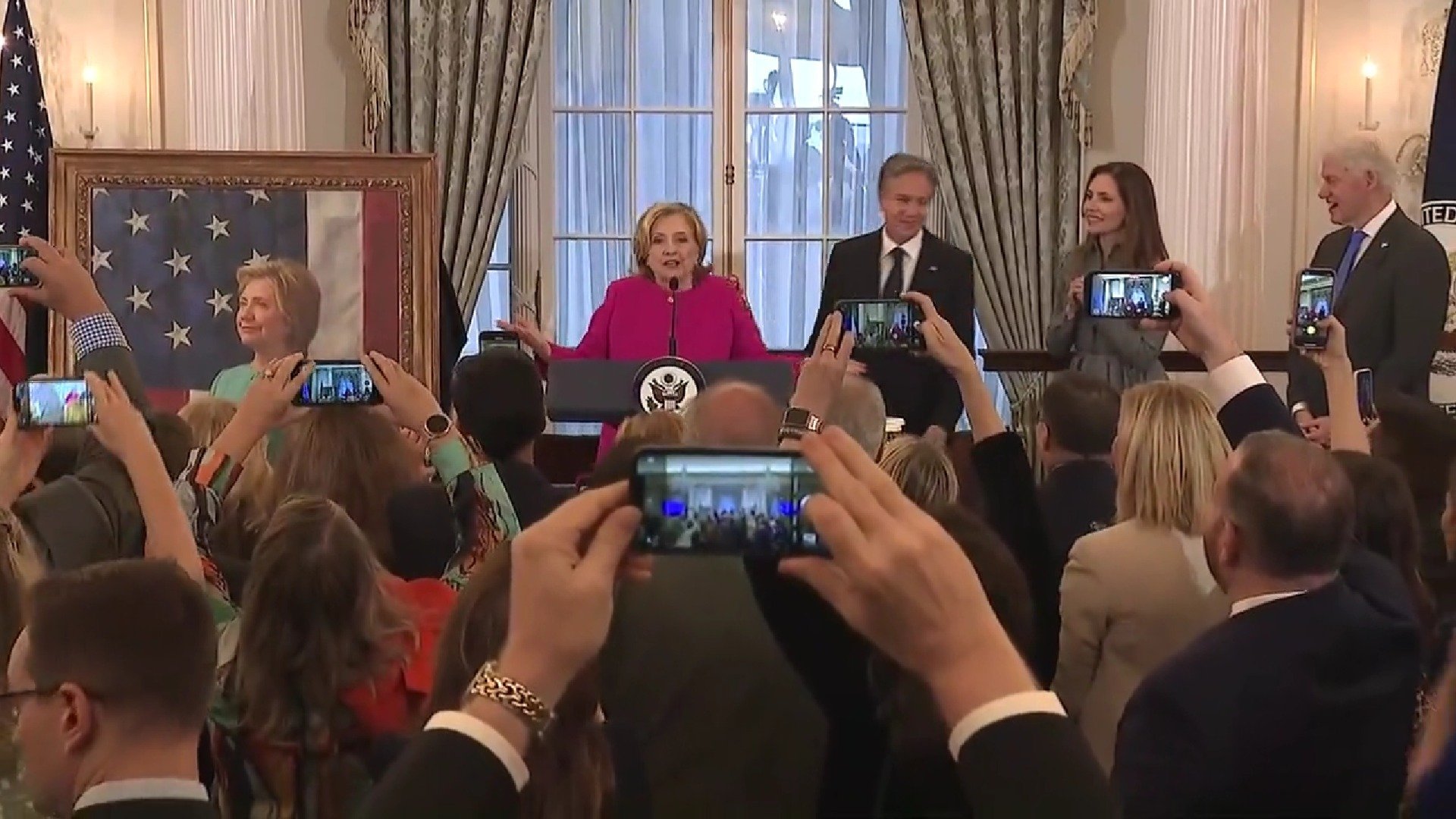 Bill și Hillary Clinton vor fi audiați în Congres în cadrul unei anchete controversate legate de Jeffrey Epstein Într-un accent puternic asupra mizei politice și a controversei, fostul președinte al Statelor Unite, Bill Clinton, și soția sa, Hillary Clinton, urmează să depună mărturie la sfârșitul lunii februarie în fața Congresului
