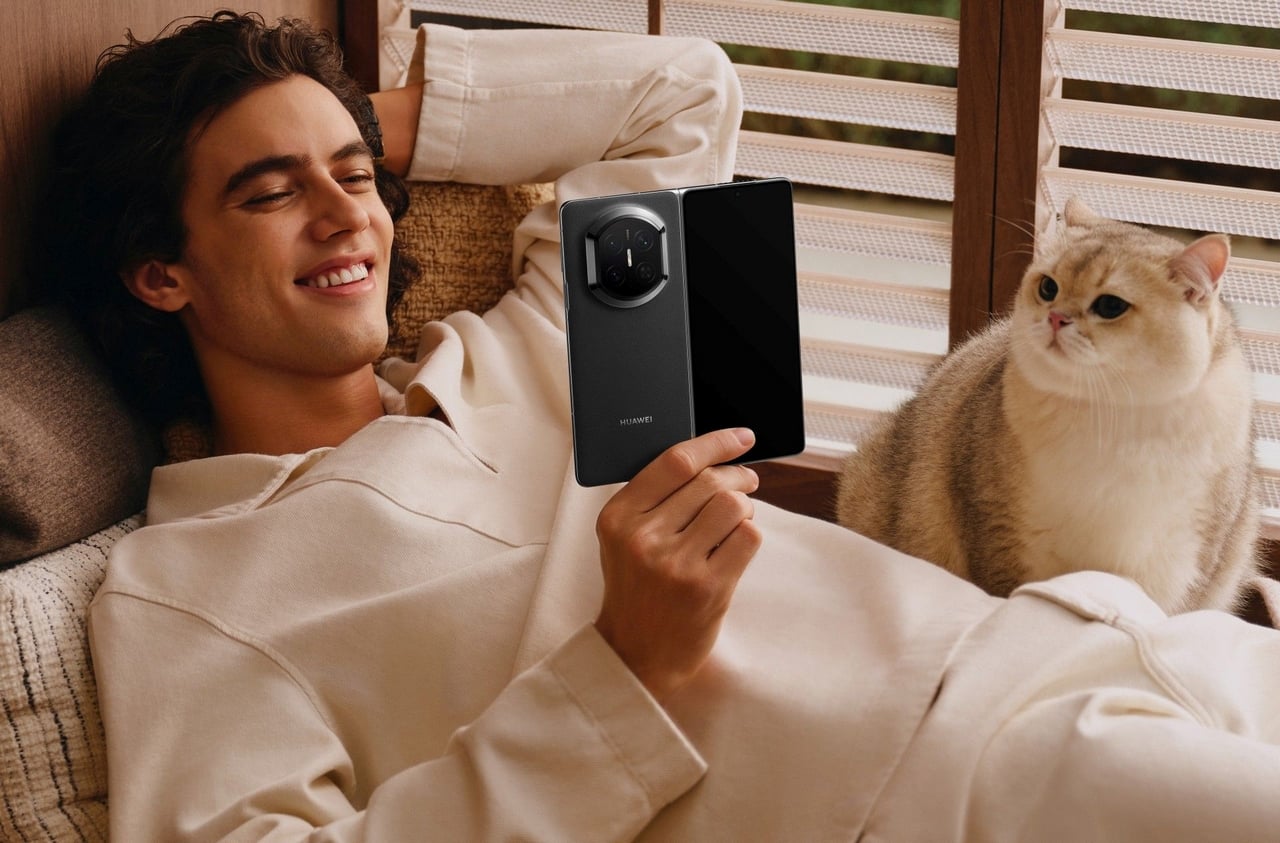 Huawei a intrat oficial pe piața din România cu cea mai recentă inovare în domeniul telefoanelor pliabile – modelul HUAWEI Mate X7
