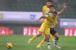 Naționala își găsește greu ritmul: bătălii cu „giganții” din fotbal