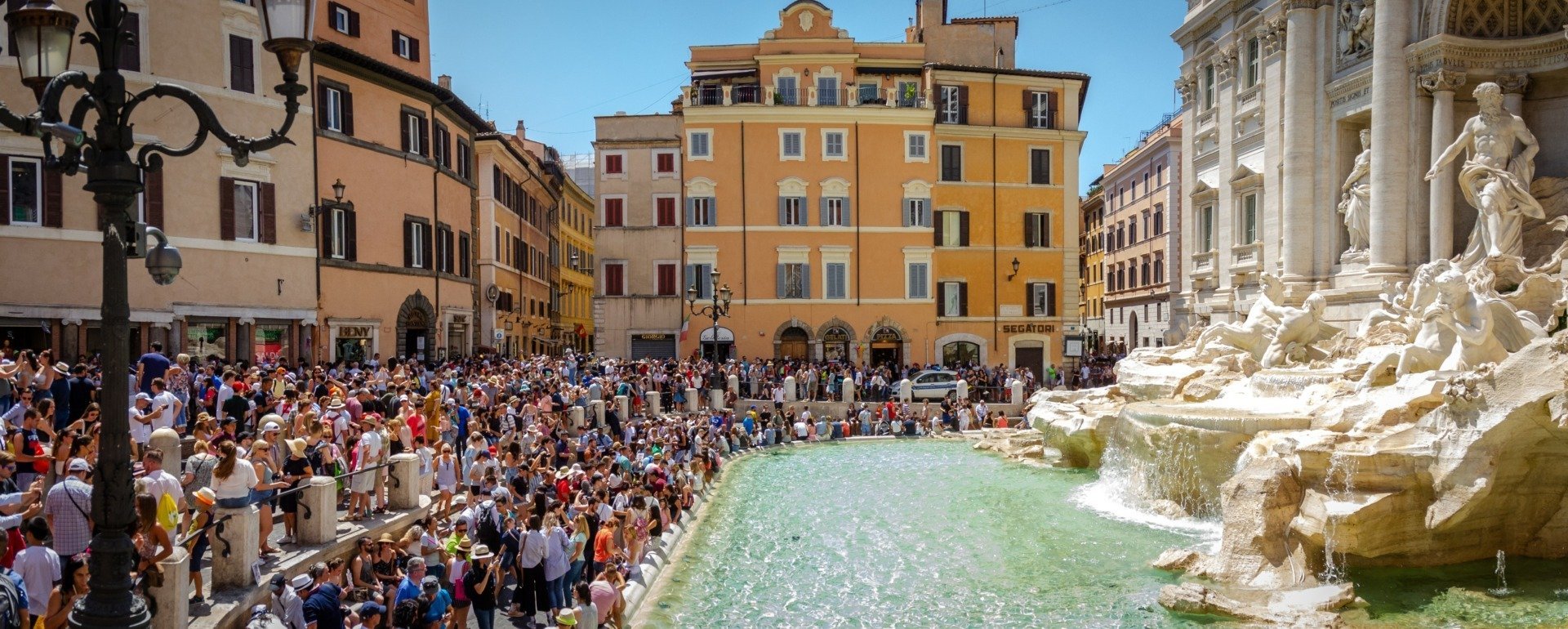 Costul intrării la Fontana di Trevi din Roma devine oficial, din această duminică, 1 februarie 2026, un eveniment care marchează o schimbare semnificativă în gestionarea turismului în capitala Italiei