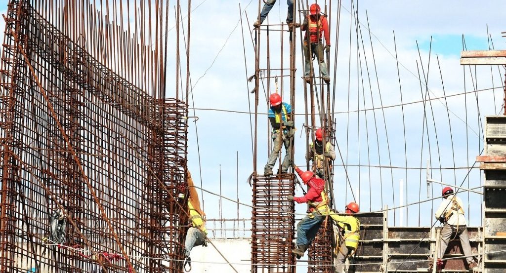 Un tânăr din Bangladesh, urmărit de vise mari și de o dorință de libertate, a ales să părăsească țara natală în speranța unei vieți mai bune în străinătate