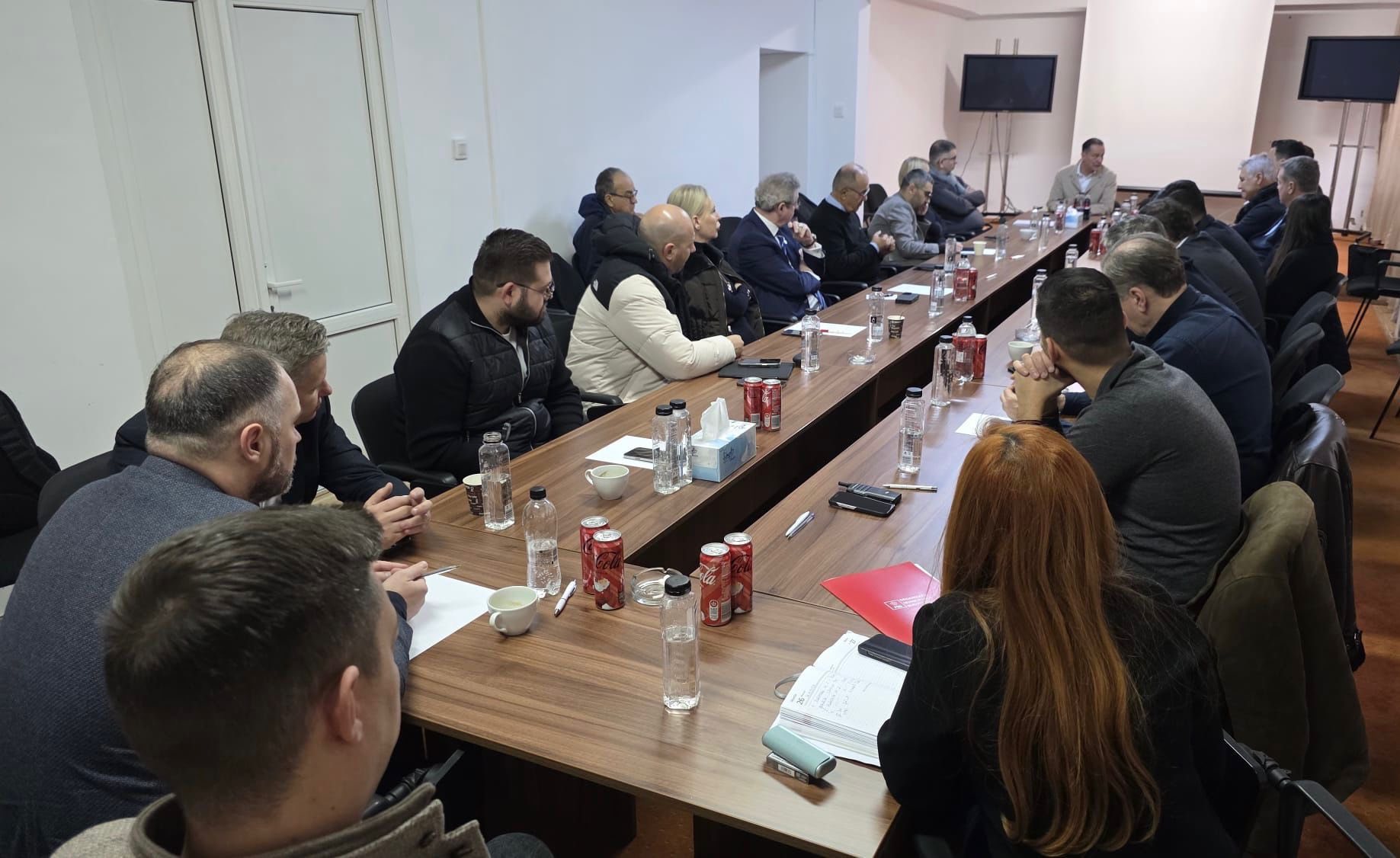 Criza în PSD București: demisii și schimbări la vârf în sectoarele capitalei Partidul Social Democrat din București traversează o perioadă de turbulențe, după o serie de demisii ale unor lideri de marcă ai organizației