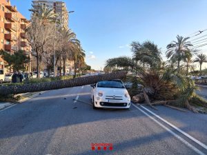 Vânt extrem în Catalonia: trafic blocat, 5 răniți, rafale de 170 km/h