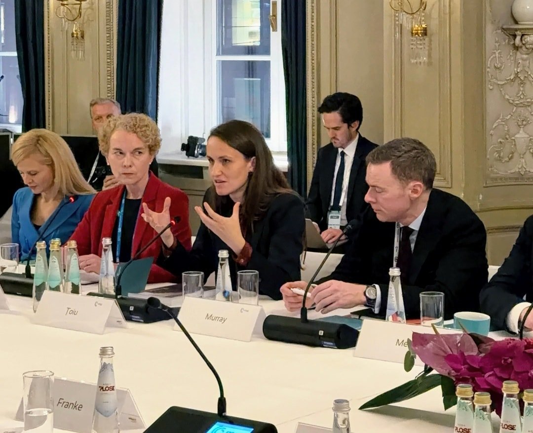 Oana Ţoiu subliniază necesitatea fundamentării bugetului european pentru apărare în contextul securității globale Ministrul român al Afacerilor Externe, Oana Ţoiu, a accentuat importanța utilizării resurselor financiare ale Uniunii Europene pentru susținerea eforturilor NATO în asigurarea securității și apărării colective
