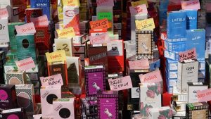 Camion cu parfumuri contrafăcute în valoare de 13 milioane de lei, descoperit la Calafat