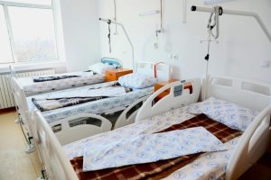 Spitalul de Urgență Arad sancționează asistentă și infirmieră pentru zădărnicirea achiziției de perne